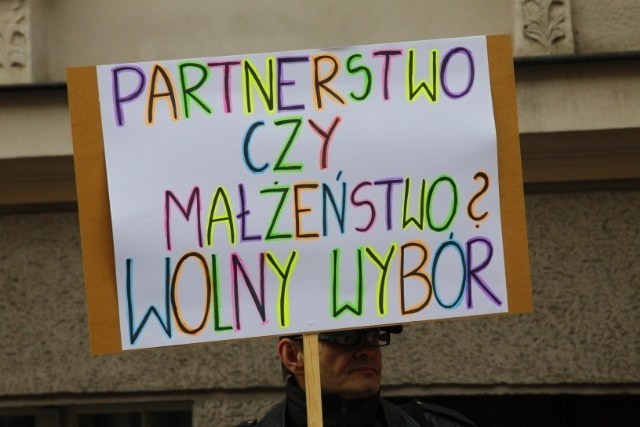 Kilkunastu członków poznańskiego Ruchu Palikota protestowało...