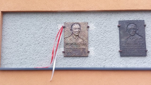 Tablica upamiętniająca Feliksa Piestraka została odsłonięta 2 czerwca.