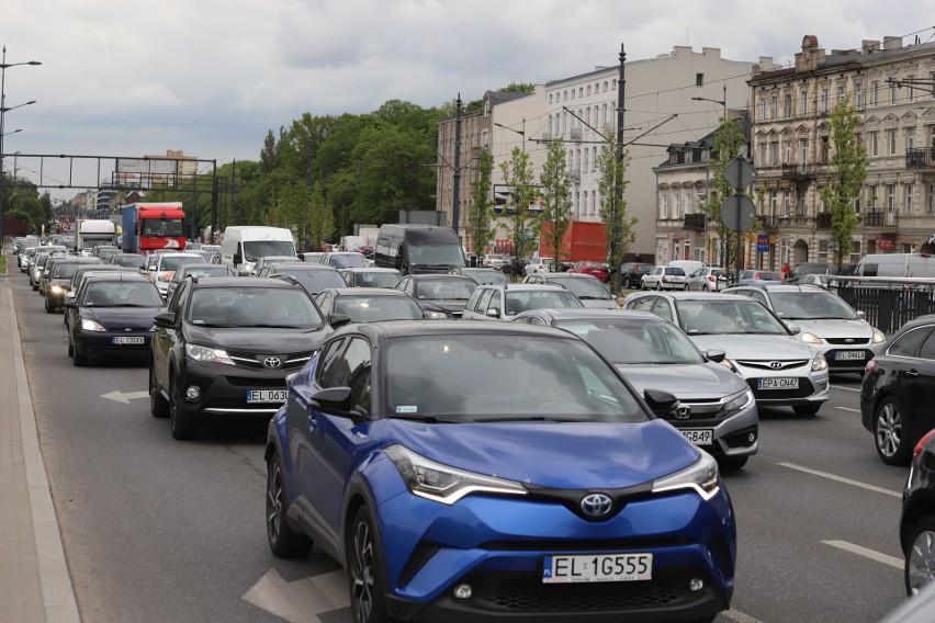 W Łodzi jest ponad pół miliona zarejestrowanych samochodów. To dlatego tworzą się potworne korki