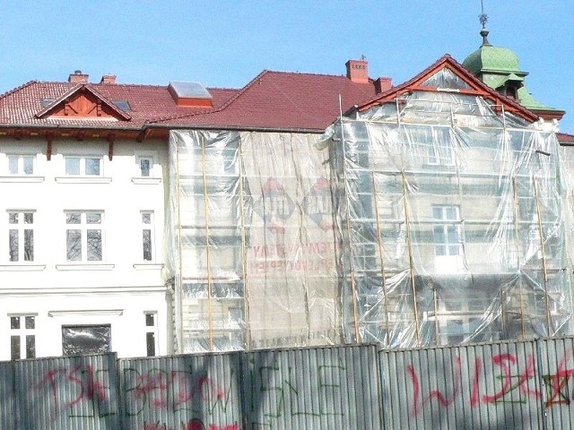 Pałac Lacon w Kazimierzy Wielkiej ma nową elewację.