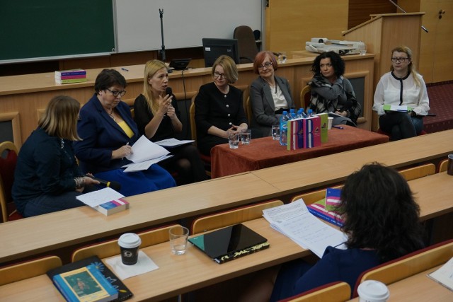 W poniedziałek odbyła się debata na temat dyskryminacji. Wzięli w niej udział autorki projektu „Gender w podręcznikach”, była Kurator Oświaty oraz Pełnomocniczki Rządu ds. Równego Traktowania