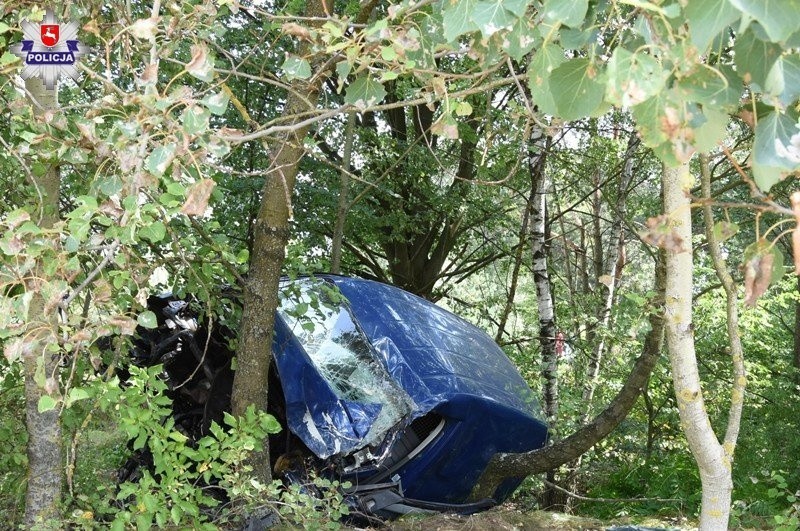 Śmiertelny wypadek w pow. łukowskim. Samochód uderzył w drzewa. Kierowca zginął na miejscu