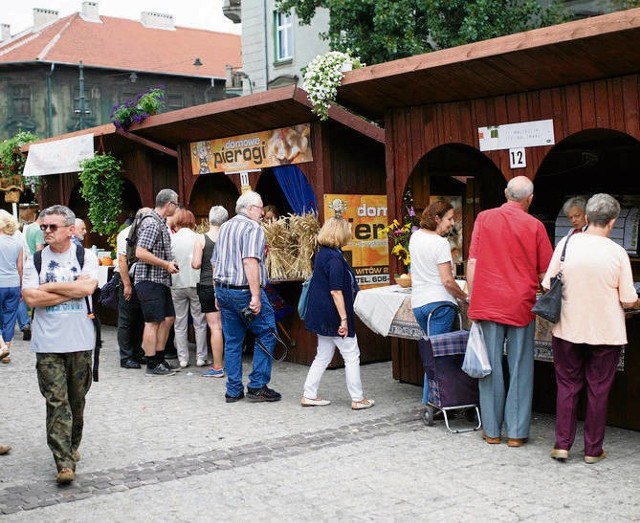 Znak czasu: znikną drewniane budki, pojawią się  food trucki