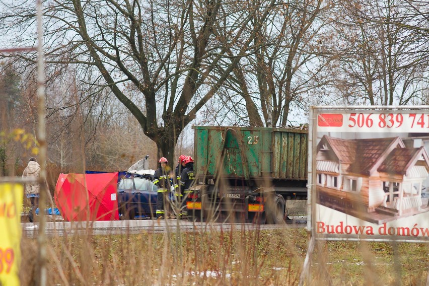 Śmiertelny wypadek w Fastach. Czołowe zderzenie toyoty ze...