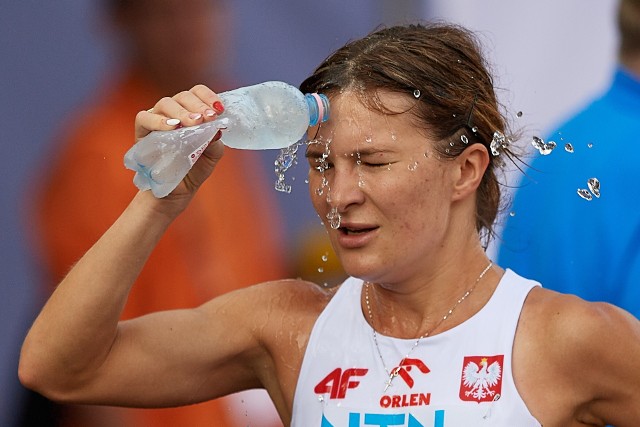 Polka Katarzyna Zdziebło na trasie chodu na 20 km kobiet