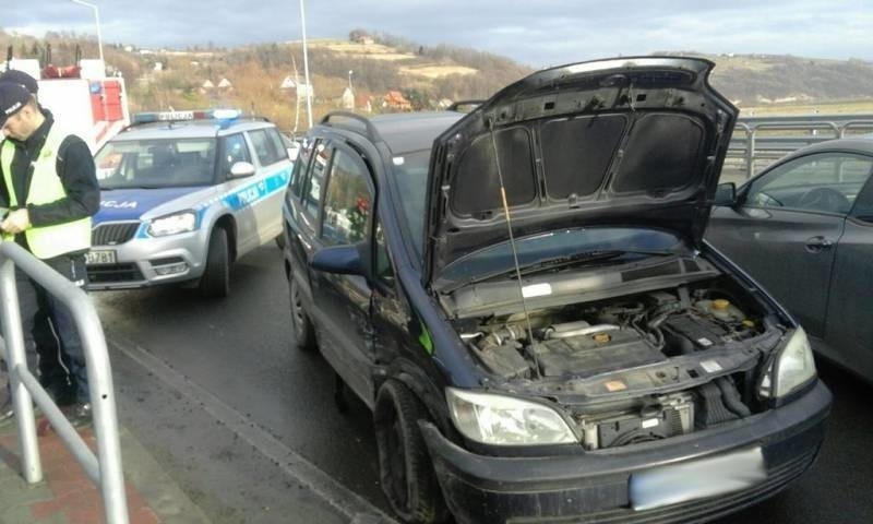 Wypadek w Tęgoborzy. Zderzyły się dwa samochody osobowe, jedna osoba w szpitalu