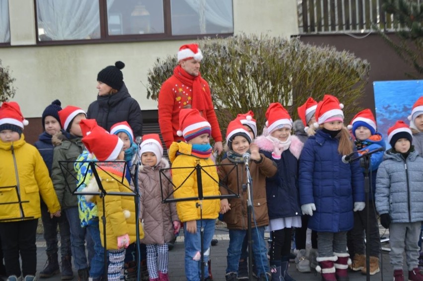 W Stąporkowie już święta. Pani burmistrz w roli... Mikołaja (ZDJĘCIA)