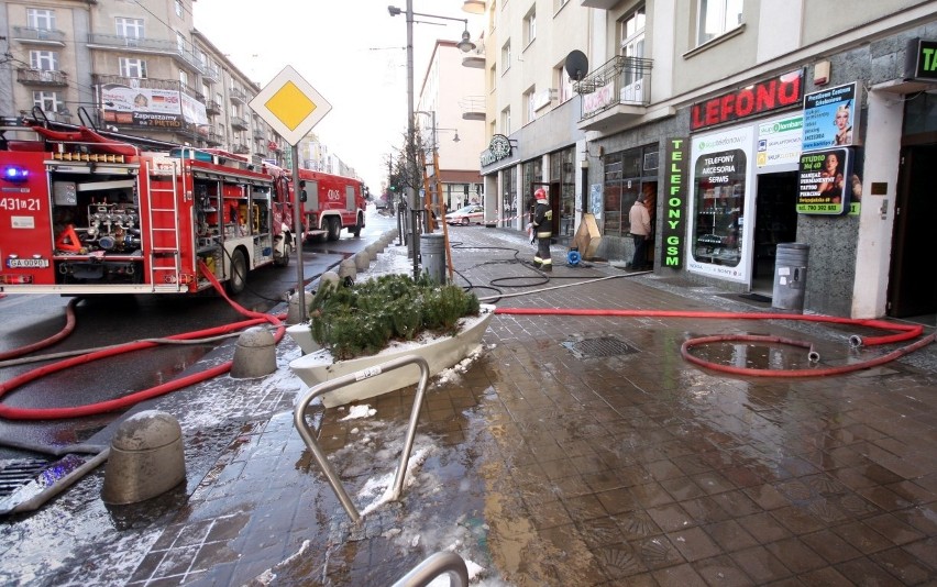 Pożar przy ul. Świętojańskiej w Gdyni
