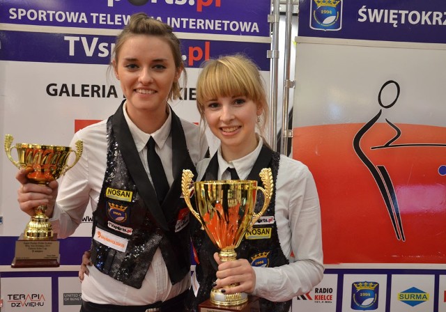 Najlepsze bilardzistki finałowych zawodów Super Pucharu Polski Kobiet 2013 w bilardzie &#8211; Oliwia Czupryńska (z prawej) i Katarzyna Wesołowska. 