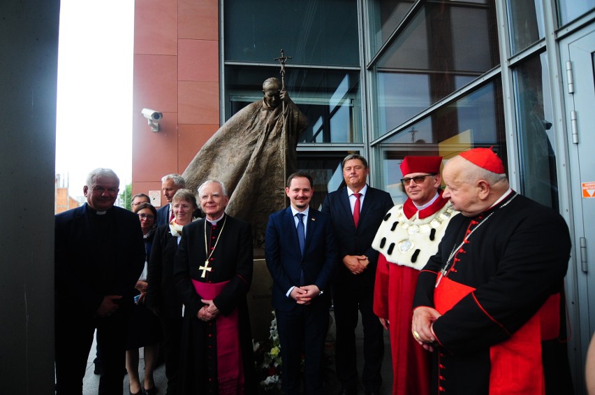 W Krakowie stanął nowy pomnik Jana Pawła II - dar od Węgrów [ZDJĘCIA]