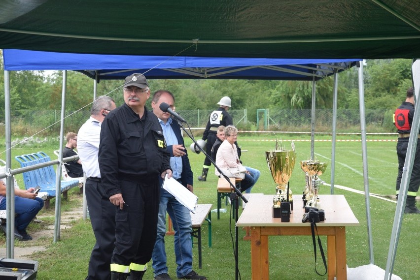 Bosutów i Poskwitów to najlepsze drużyny strażackie w powiecie krakowskim. Zawody sportowo-pożarnicze [ZDJĘCIA]