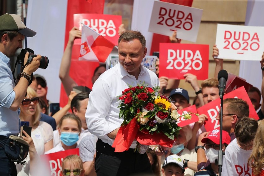 Andrzej Duda na Rynku chwali rozwój Wrocławia: chapeau bas! "Ten prezydent to hańba" - skanduje Strajk Kobiet