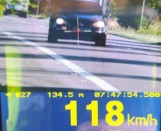 Znacznie przekroczyła prędkość. Jechała w terenie zabudowanym prawie 120 km/h. 20.07.2022