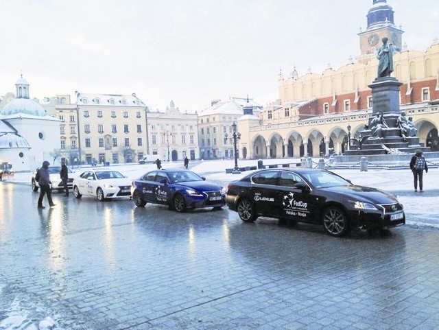 Lexusy wjechały na Rynek Główny na początku lutego. Urzędnicy nie mają pojęcia, czy miały zgodę