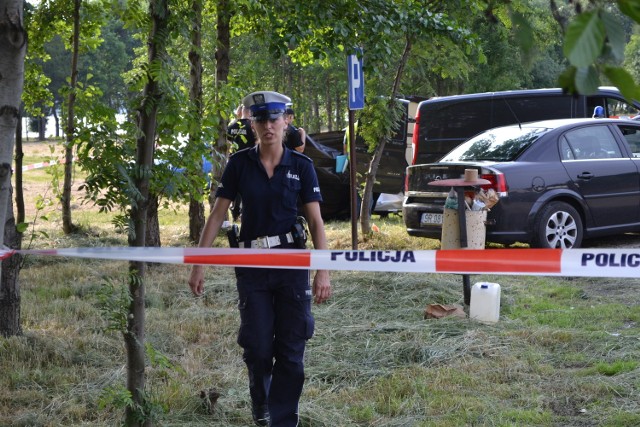 Tragedia rozegrała się w dzielnicy Rybnicka Kuźnia. Ojciec zostawił auto na parkingu przed elektrownią. Gdy zorientował się, że w aucie jest dziecko, ruszył w kierunku szpitala. Ponieważ był duży ruch na drodze, zjechał na parking przy Zalewie Rybnickim