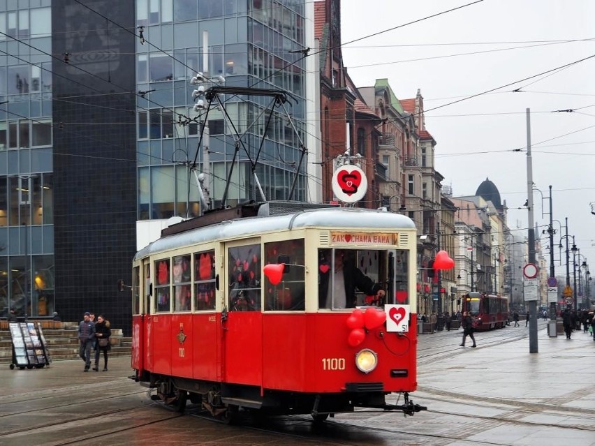 Zakochana Bana na torach. 14 lutego po Katowicach będzie jeździł wyjątkowy tramwaj walentynkowy