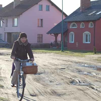 Po obfitych opadach deszczu mieszkańcy muszą uważać na grząskie błoto i kałuże