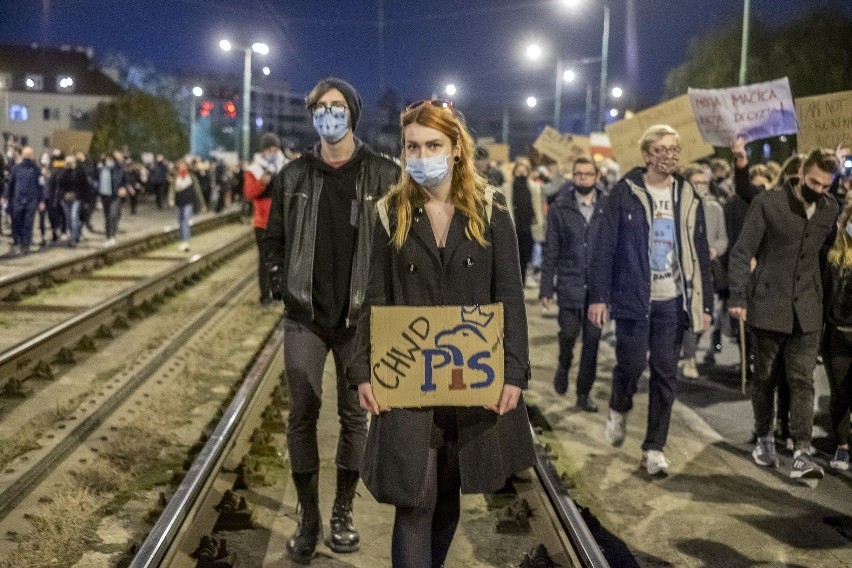 W poniedziałek odbyły się kolejne protesty przeciwko...