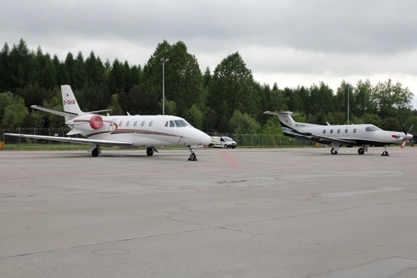 Cessna 560XL Citation XLS i Pilatus PC-12/47 (z prawej)