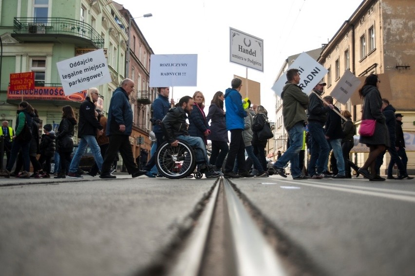 "Dość samowoli ZIKiT-u". Protest mieszkańców Starego Podgórza [WIDEO, ZDJĘCIA]