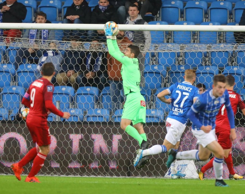 Kibice Lecha Poznań od dawna śmieją się z nadwagi bramkarza.