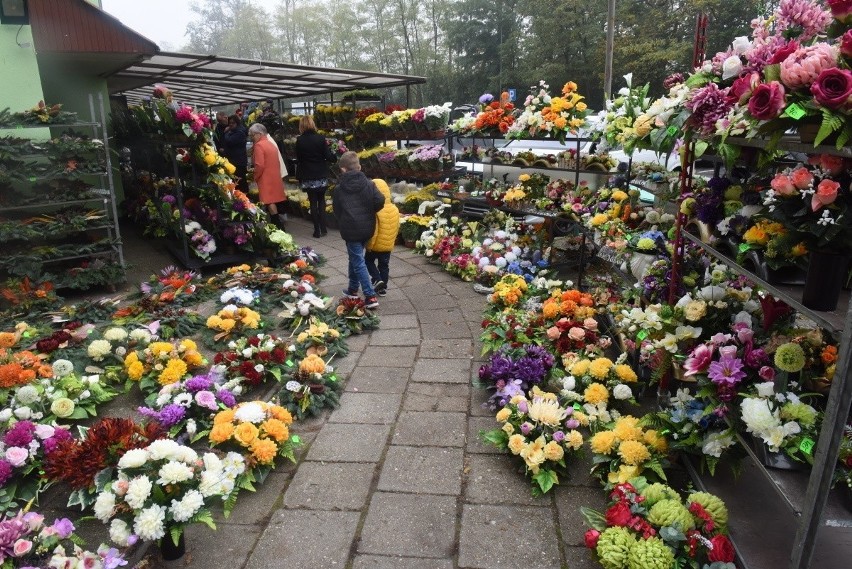 Wszystkich Świętych 2019. W tym roku na pielęgnacje grobów,...