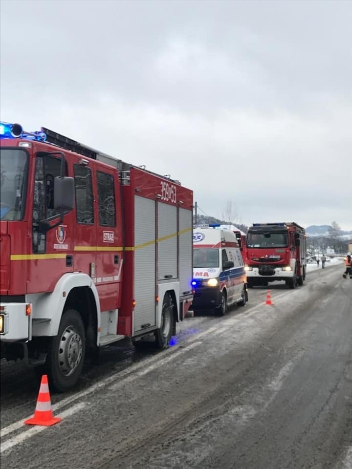 Podole Górowa. Zderzenie ciężarówki z samochodem osobowym. Jeden kierowca w szpitalu [ZDJĘCIA]