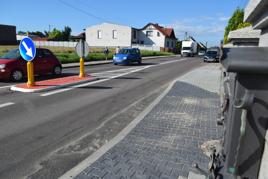 Wysepka drogowa utrudnia wjazd na posesję pana Henryka...