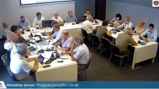 Rada Miejska Niepołomic zdecydowanie odm&oacute;wiła stwierdzenia wygaśnięcia mandatu radnego Marka Ciastonia, o co wnioskował małopolski wojewoda.