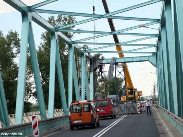 Po trwającej ponad dwa miesiące przerwie, od niedzielnego wieczoru przejezdny jest most na Wiśle w Tarnobrzegu-Nagnajowie.