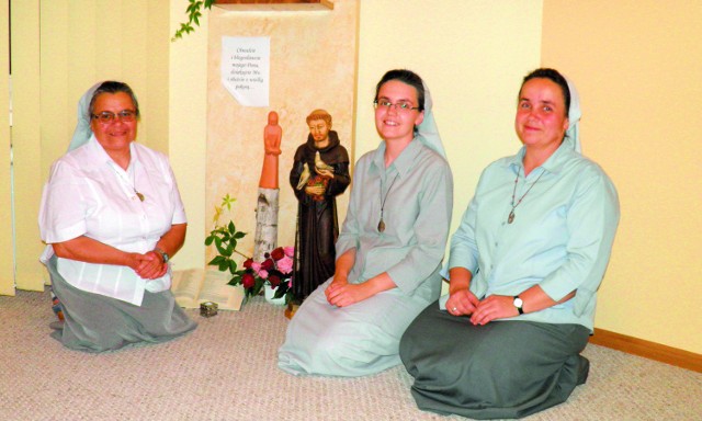 Wspólnota Sióstr Franciszkanek Misjonarek Maryi w  Szczercowie. Od lewej siostry: Barbara Panicz, Jana Czop oraz Barbara Stachiewicz.