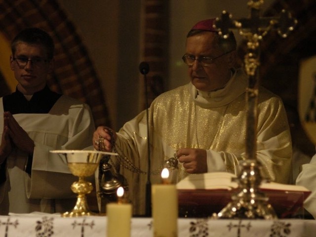 Wieczorna msza w Wielki Czwartek symbolizuje ostatnią wieczerzę Chrystusa. 