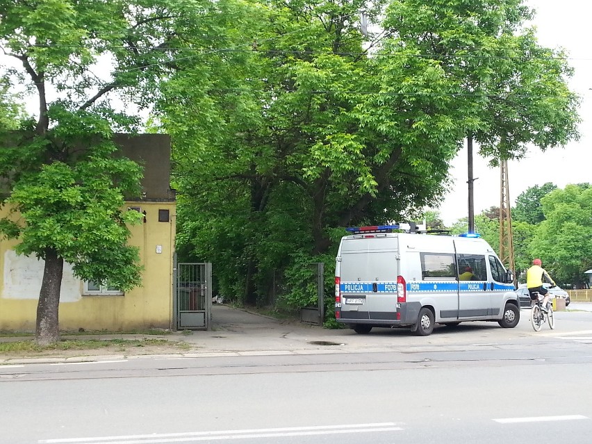 Przy ul. Dąbrowskiego kierująca oplem uderzyła w daewoo matiza i uciekła... [zdjęcia]