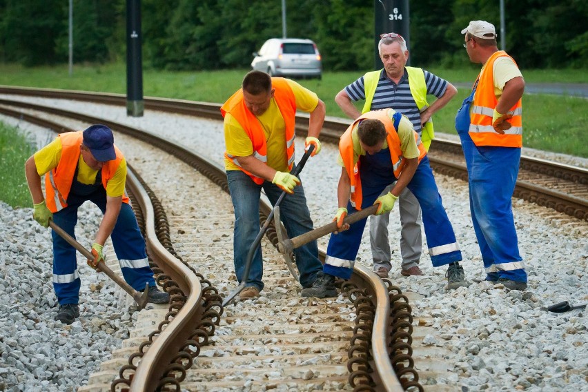 23.06.2016 bydgoszcz tramwaj fordon awaria tory.  fot:...