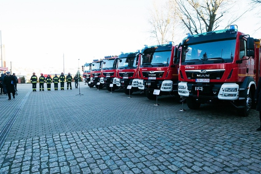 Zachodniopomorscy strażacy dostali nowe wozy bojowe MAN [ZDJĘCIA] 