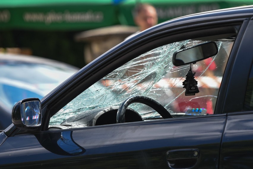 Zakopane: Groźny wypadek pod Nosalem. Dwie osoby potrącone przez samochód