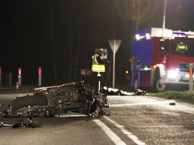 Do tragicznego wypadku doszło na łuku drogi na zjeździe z wiaduktu nad "trójką".