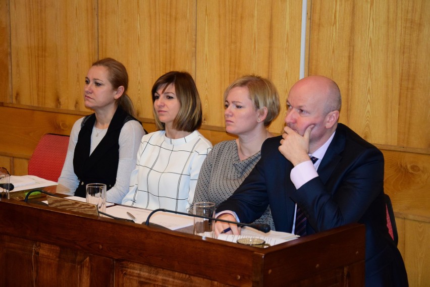 Na inauguracyjnej sesji Pakości poznaliśmy nowe władze Rady...