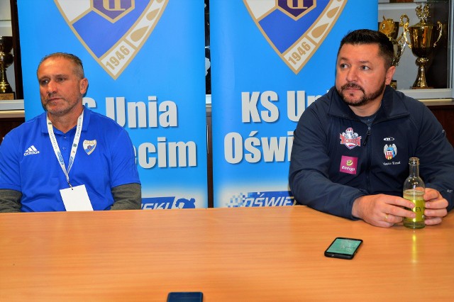 Jirzi Szejba (z lewej, trener Unii Oświęcim) i Jurij Czuch, opiekun drużyny Energa Toruń