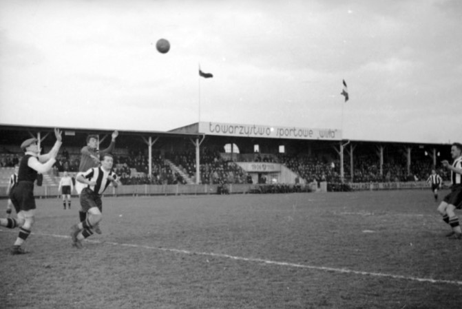 Stadion Wisły, marzec 1937. Mecz Wisła - Nemzeti Budapeszt.