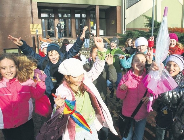 Do tytułu "Fajna Szkoła&#8221; pretenduje też SP 12, której w miniony piąteknadano imię Stanisława Lema.