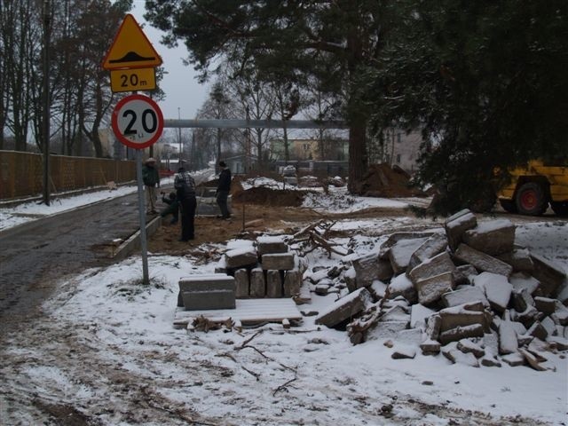 Kolejne ostrołęckie przedszkole doczeka się parkingu z prawdziwego zdarzenia.