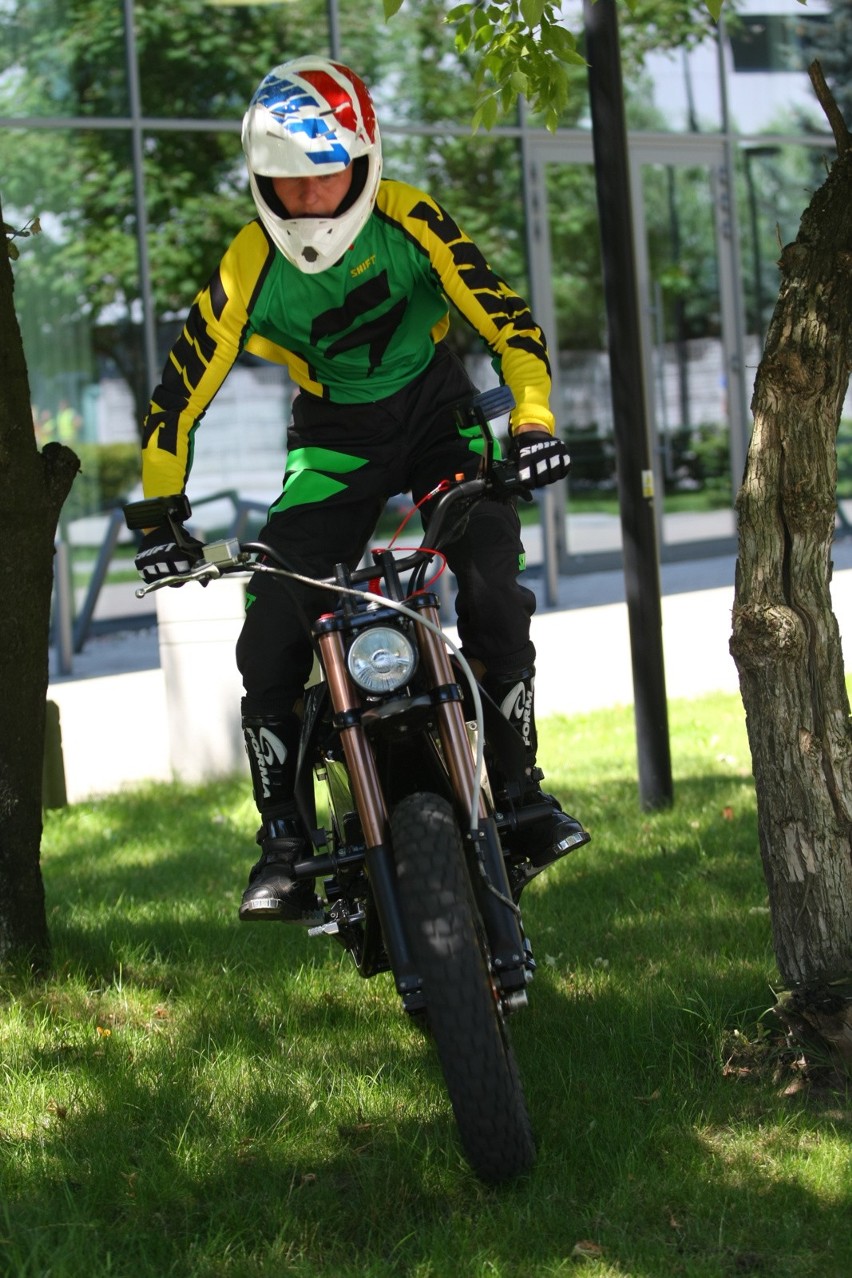 Supermotocykl wrocławskich studentów. Przejedziesz nim 100 km za 3 złote [ZDJĘCIA]