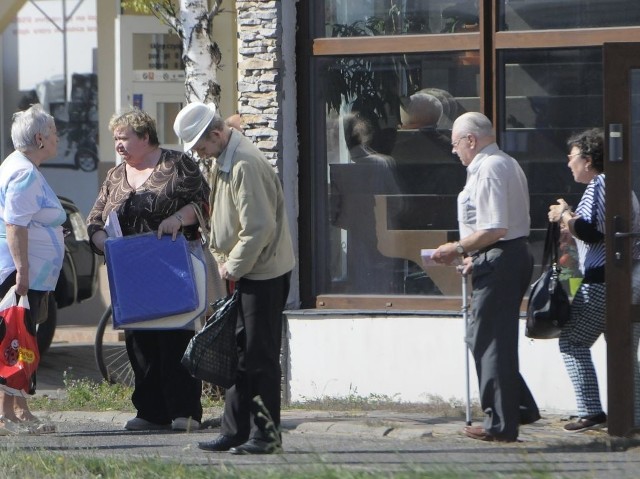 Czy wstęp na pokazy kołder i garnków mogą mieć tylko osoby, które skończyły 45 lat? Nie, ale organizatorzy jedynie takich ludzi zapraszają.