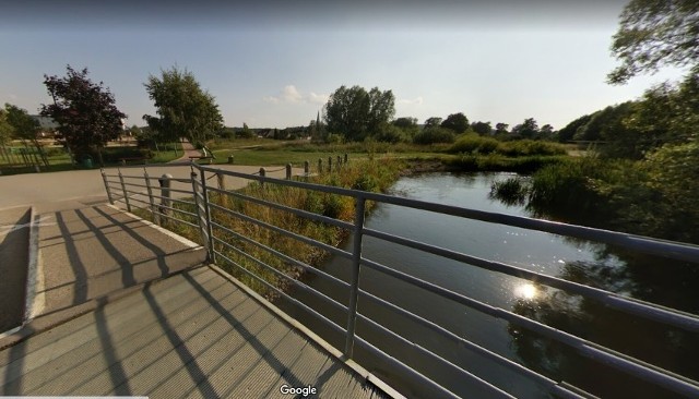 W Redzie w rzece w parku odnaleziono zwłoki mężczyzny. Sprawę bada policja i prokuratura