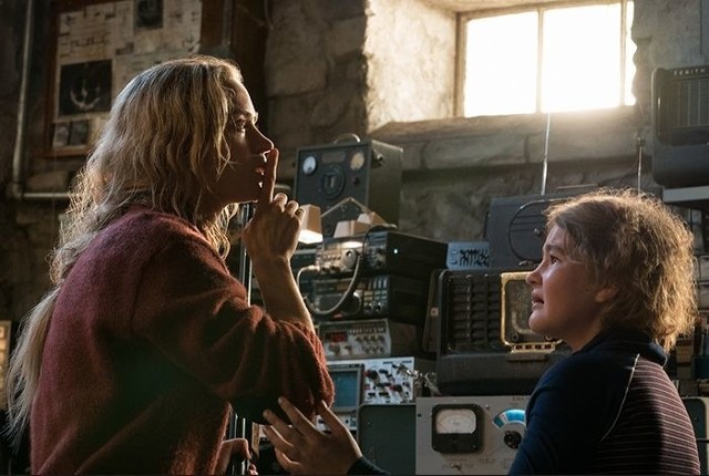 Emily Blunt i Millicent Simmonds na planie filmu "Ciche miejsce"