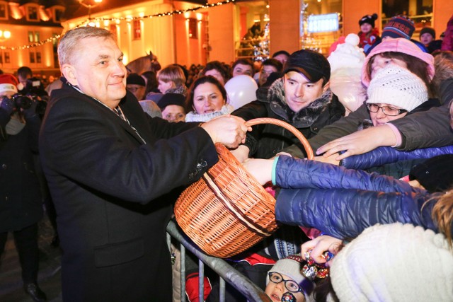 Mikołajki z Mikołajem z Laponii na Rynku Kościuszki w poprzednich latach. W tym roku gościa z Rovaniemi nie będzie