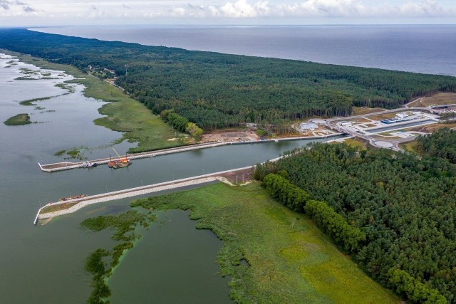 Kanał żeglugowy na Mierzei Wiślanej łączy Zatokę Gdańską z Zalewem Wiślanym