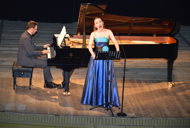 Na scenie sopranistka Milena Lange i pianista Paweł Sommer
