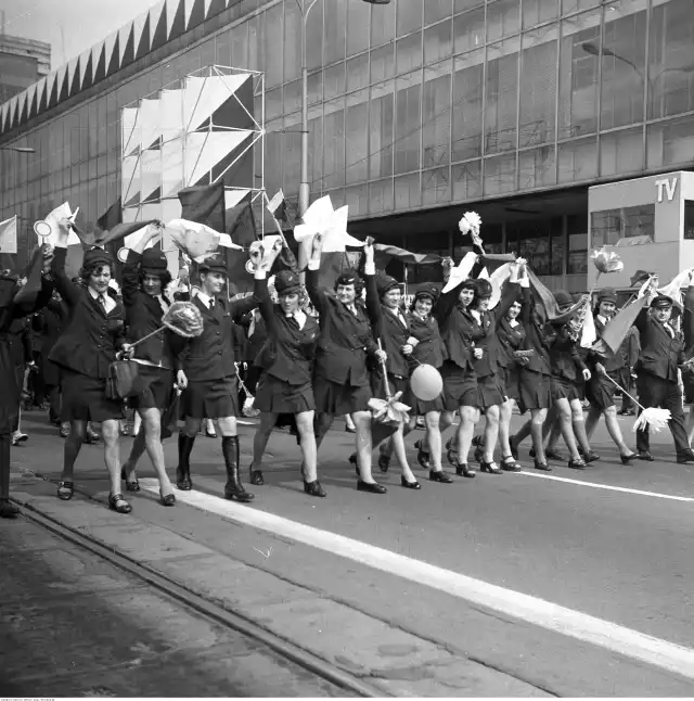 Warszawa, 1973 r., pochód 1-majowy